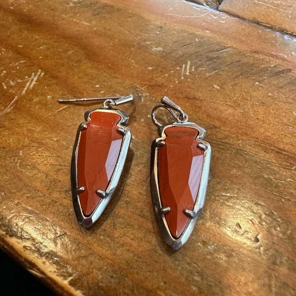 Kendra Scott Red Jasper Chocolate Hardware arrowhead earrings